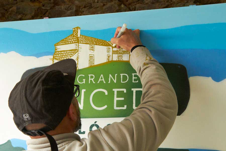 Detalle del Graffity realizado en directo durante la celebración del 50 aniversario de Casa Grande de Xanceda